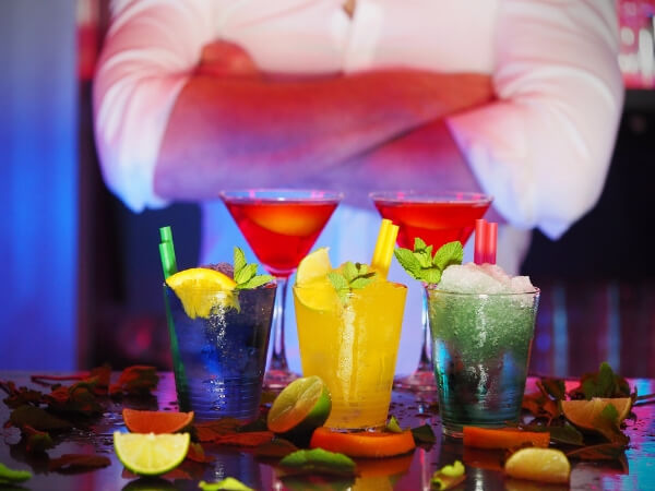 Bartender_with_drinks