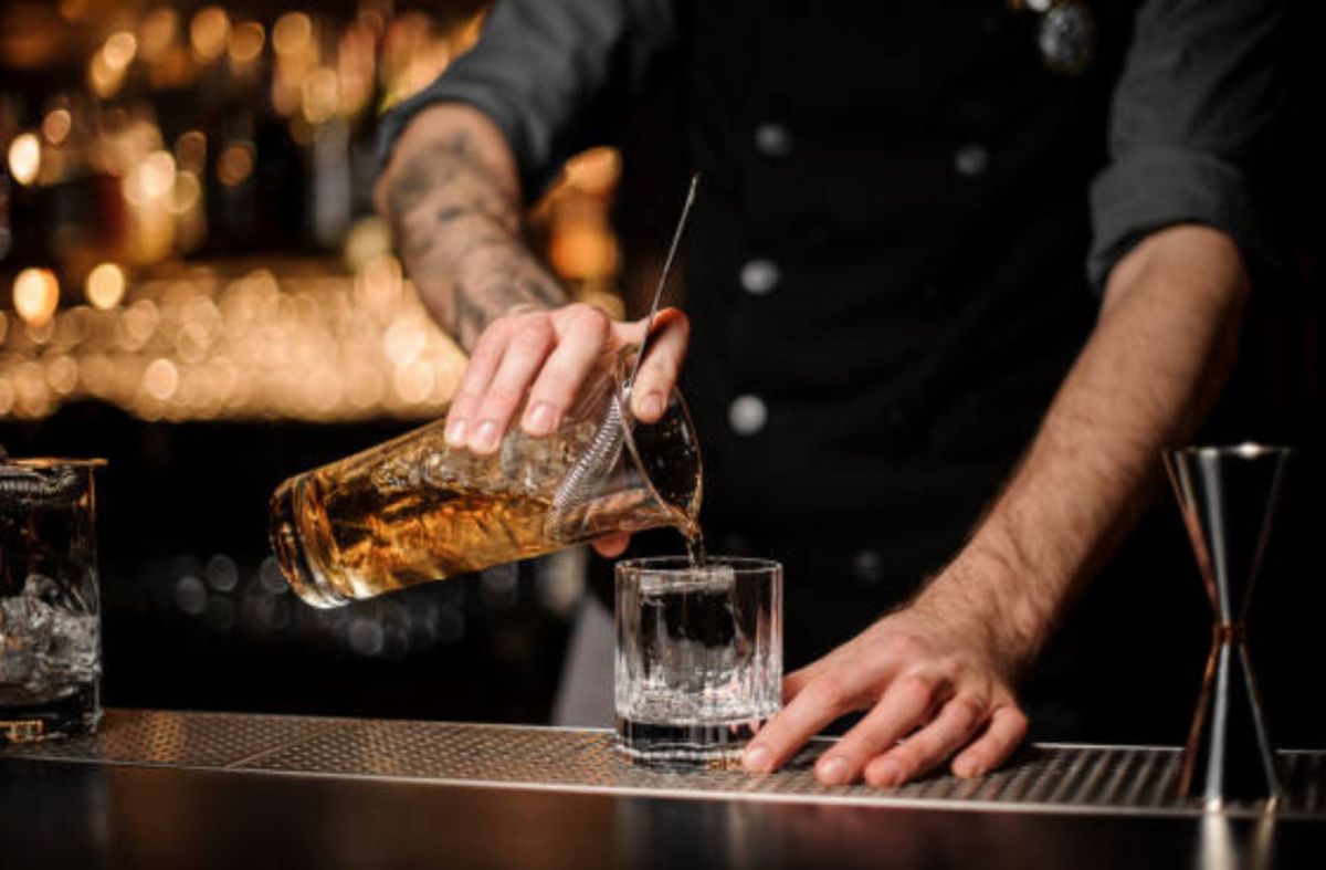 Everyday Challenges Faced By Bartenders Behind the Bar