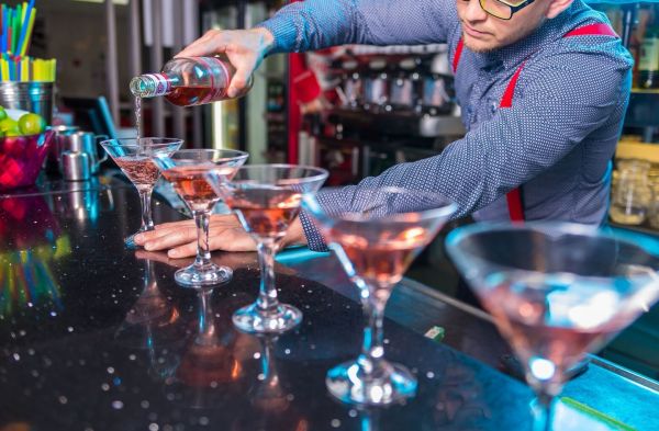 What Bartenders Need To Know About the Pop-Up Bar Concept