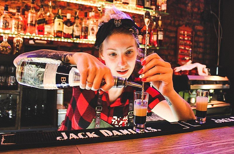 How to Handle Getting a Bad Drink, According to a Bartender